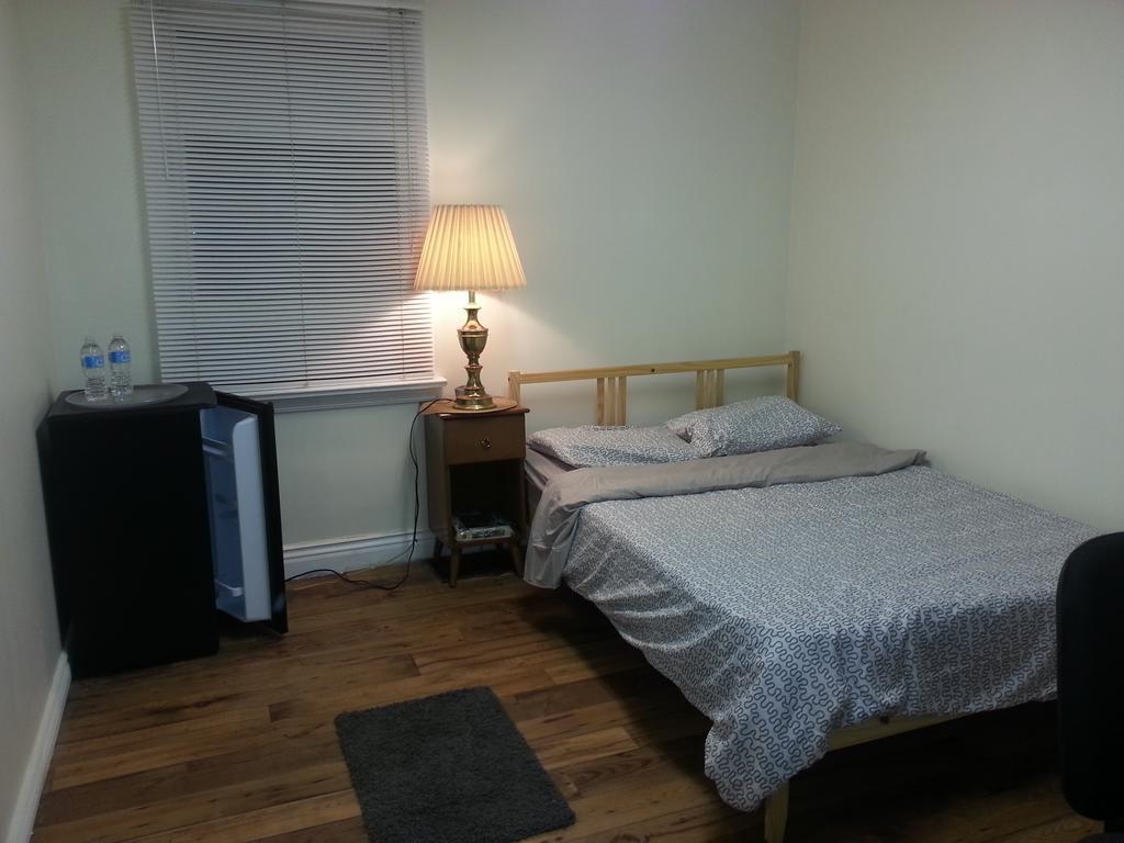 Hamilton West Lodge Room photo